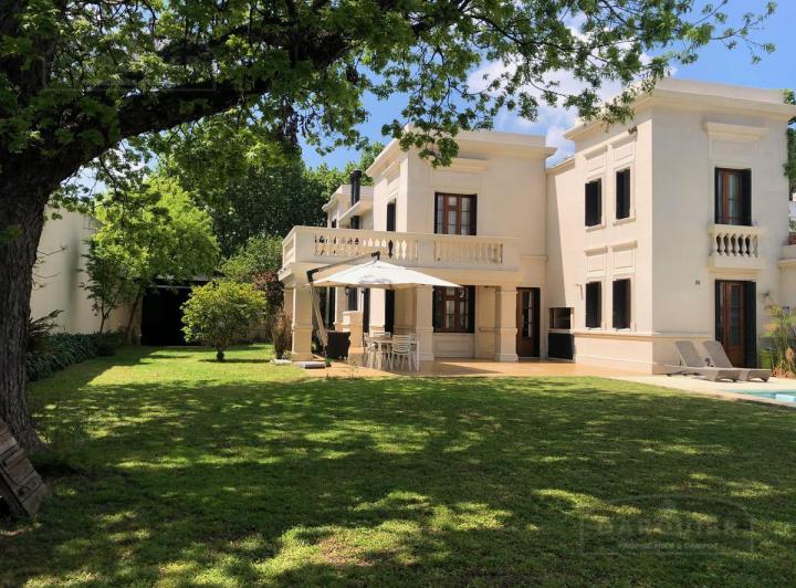 Casa · 300m² · 4 Dormitorios