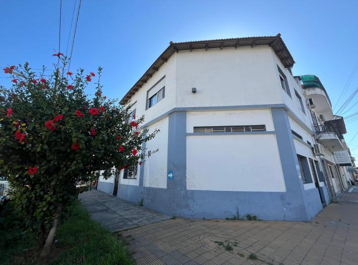 Casa · 200m² · 6 Ambientes · 1 Cochera