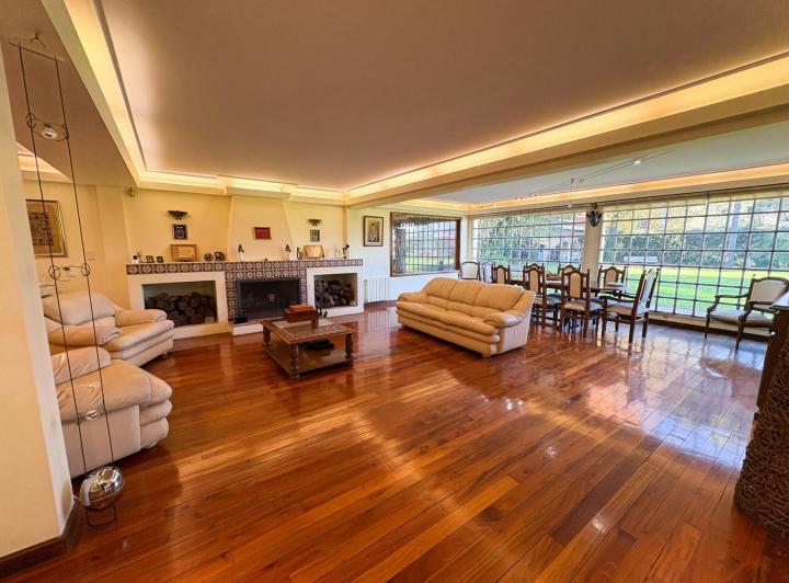 Casa · 500m² · 10 Ambientes · 3 Cocheras