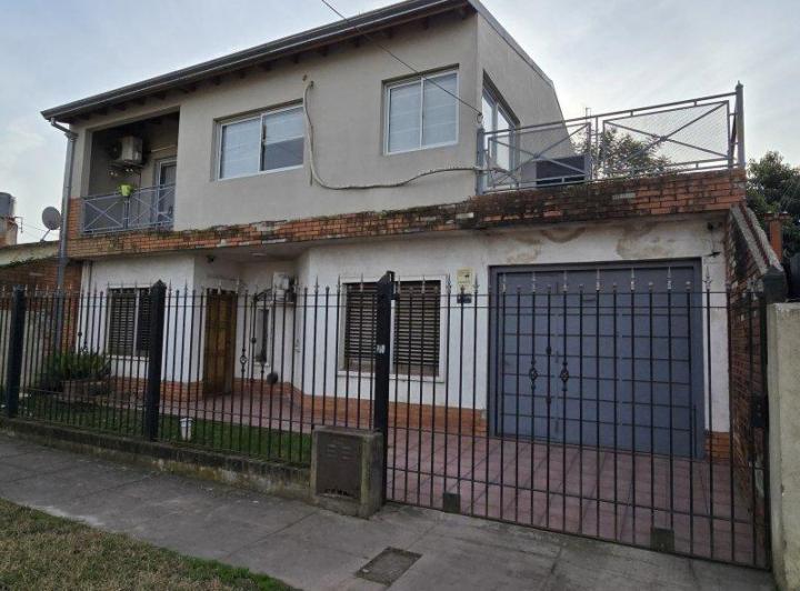 Casa · 190m² · 5 Ambientes · 1 Cochera