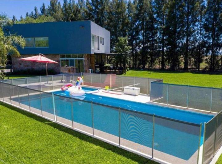Casa · 300m² · 5 Ambientes · 10 Cocheras