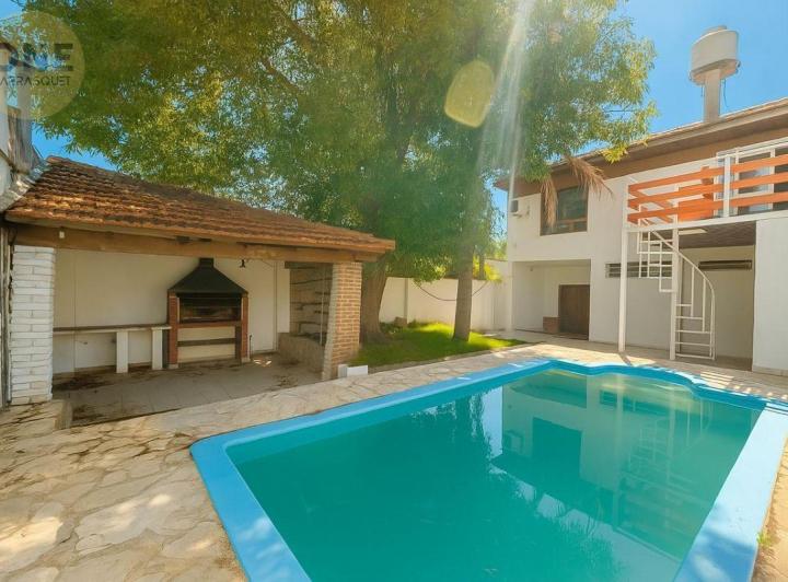 Casa · 213m² · 5 Ambientes · 1 Cochera