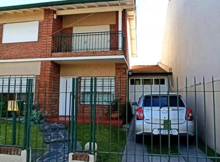 Casa · 300m² · 5 Ambientes · 7 Cocheras