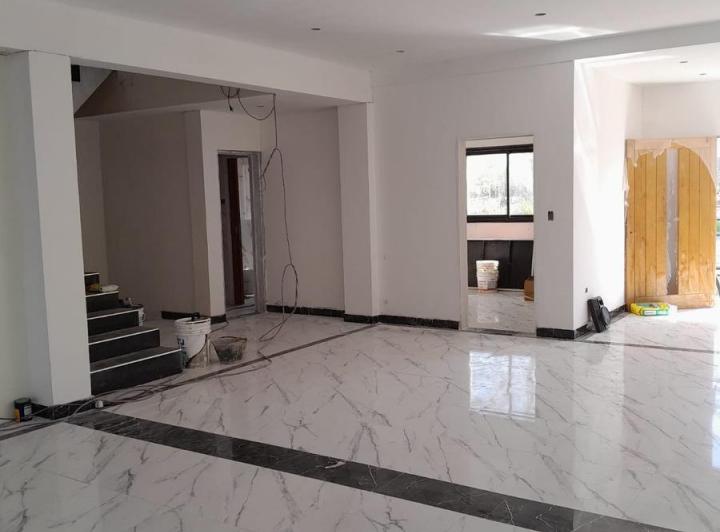 Casa · 310m² · 6 Ambientes · 2 Cocheras