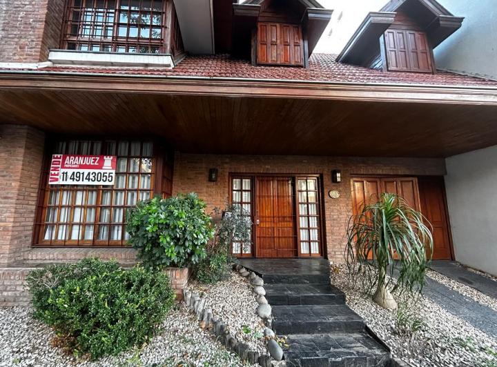 Casa · 170m² · 5 Ambientes · 4 Cocheras