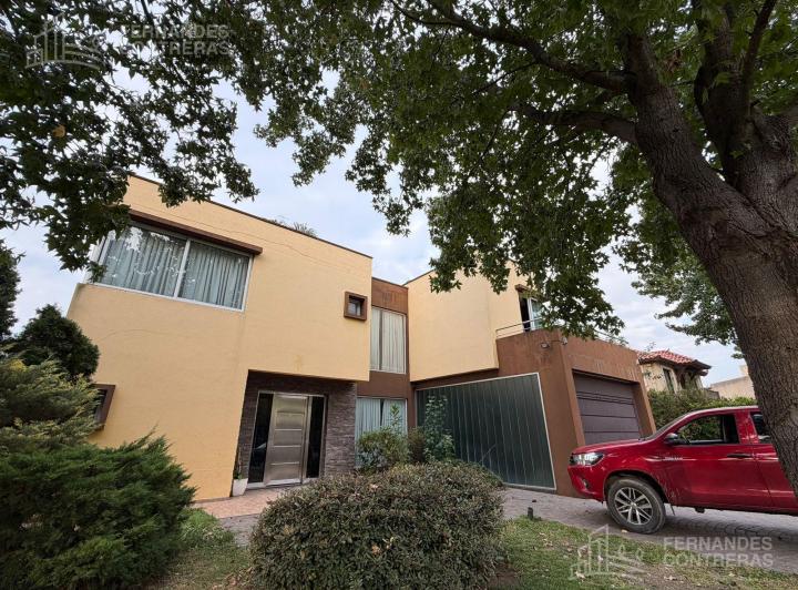 Casa · 500m² · 7 Ambientes · 1 Cochera