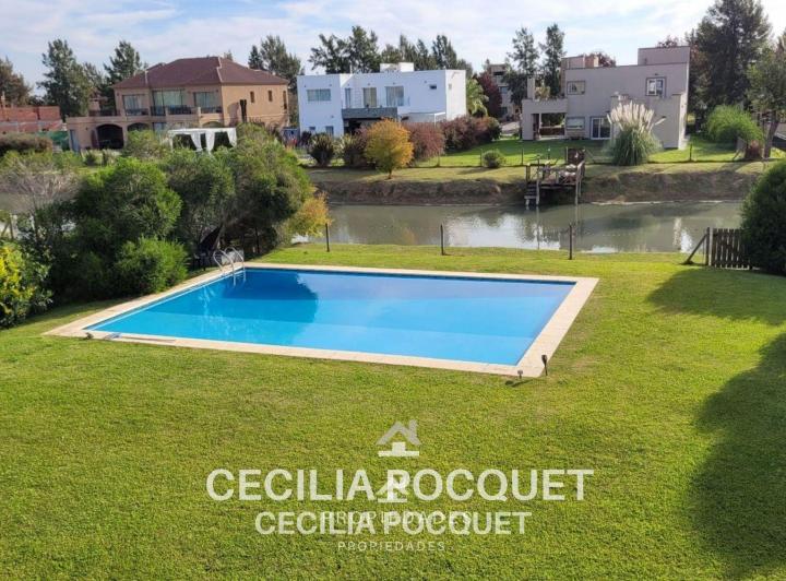 Casa · 200m² · 5 Ambientes · 2 Cocheras