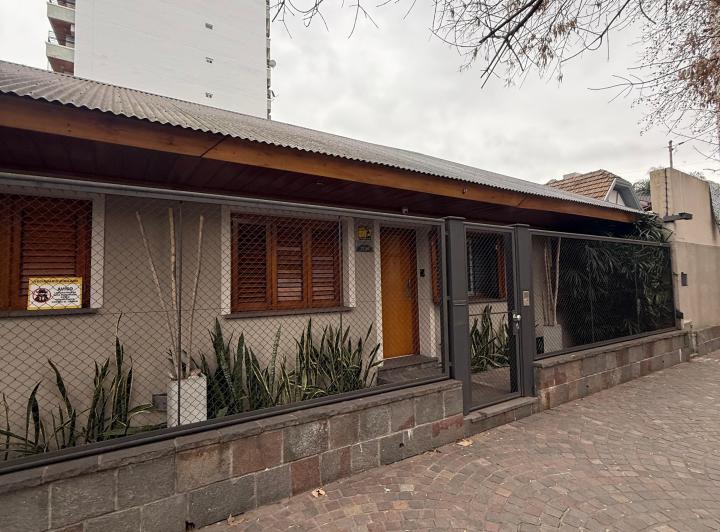 Casa · 235m² · 5 Ambientes · 3 Cocheras