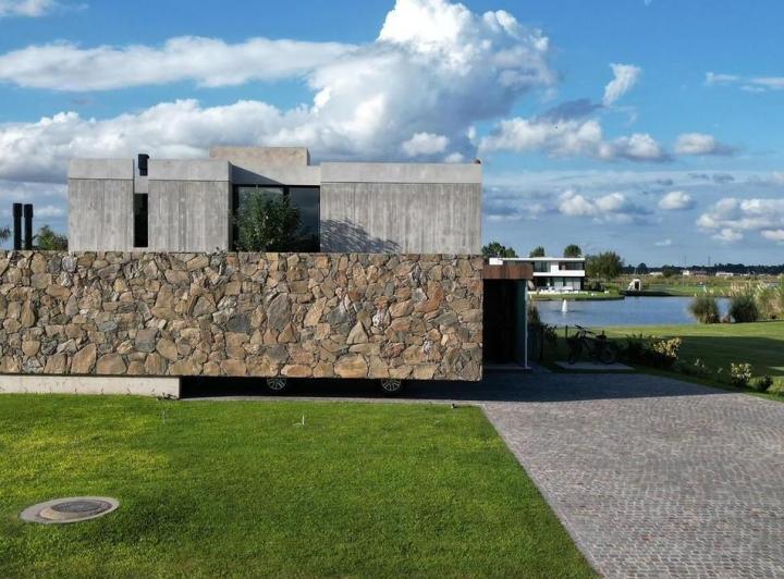 Casa · 440m² · 5 Ambientes · 2 Cocheras