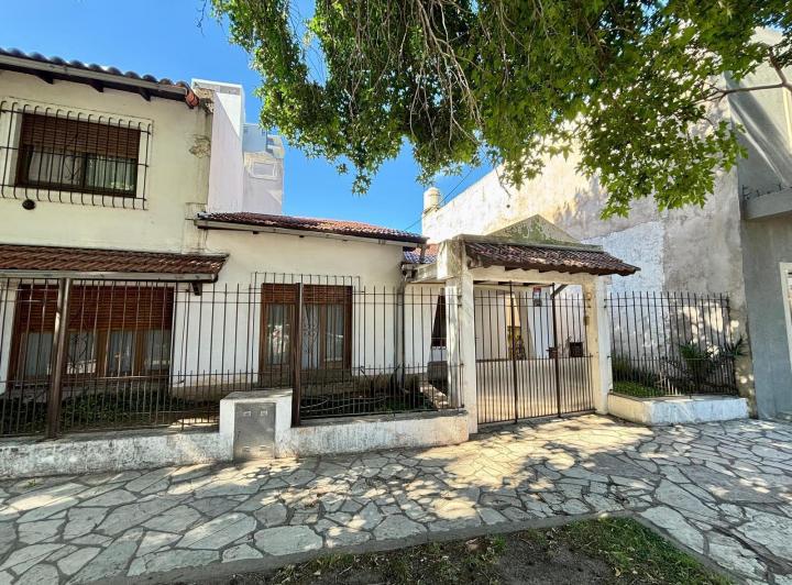 Casa · 180m² · 6 Ambientes · 2 Cocheras