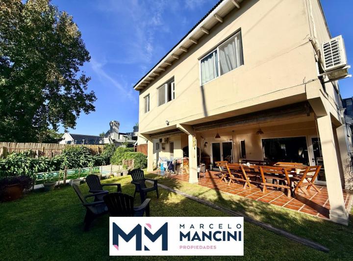 Casa · 290m² · 6 Ambientes · 3 Cocheras