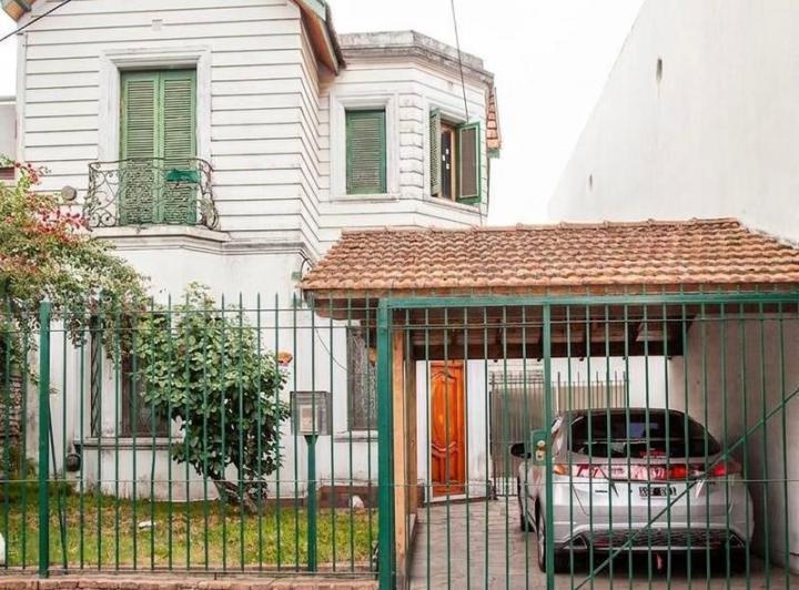 Casa · 250m² · 6 Ambientes · 4 Cocheras