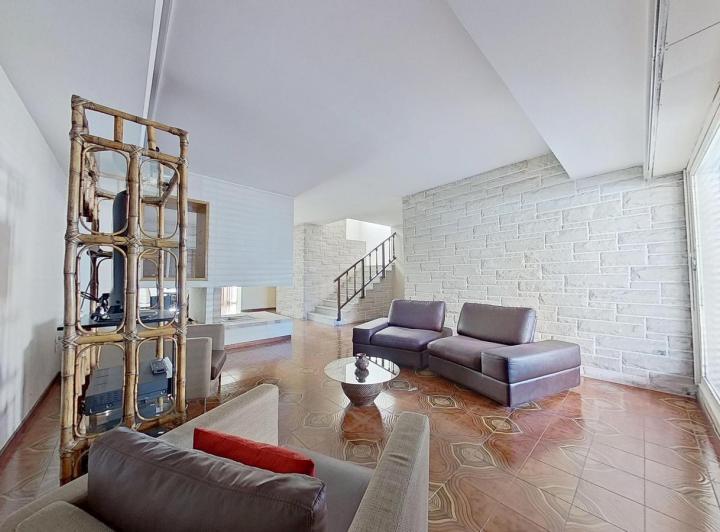 Casa · 282m² · 7 Ambientes · 2 Cocheras