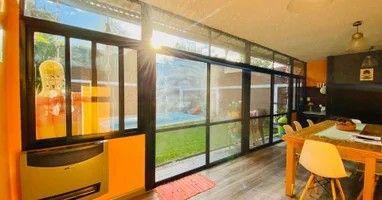 Casa · 210m² · 5 Ambientes · 2 Cocheras