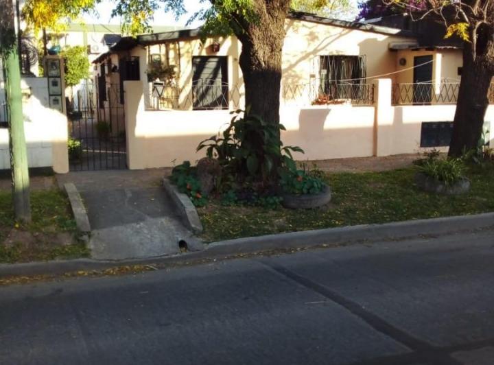 Casa · 360m² · 5 Ambientes · 4 Cocheras