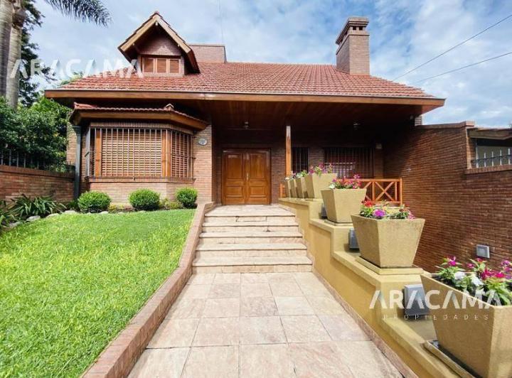 Casa · 240m² · 5 Ambientes