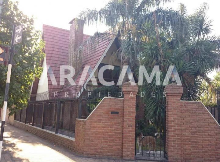 Casa · 193m² · 5 Ambientes · 2 Cocheras