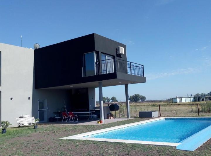 Casa · 270m² · 6 Ambientes · 1 Cochera