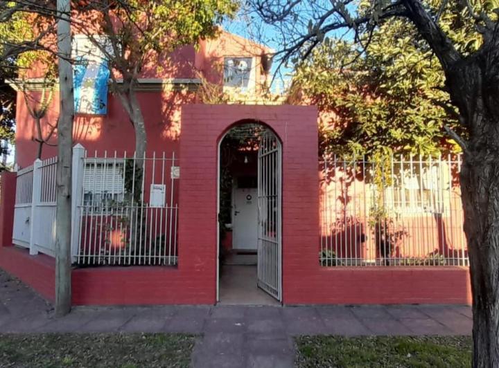 Casa · 200m² · 6 Ambientes · 1 Cochera