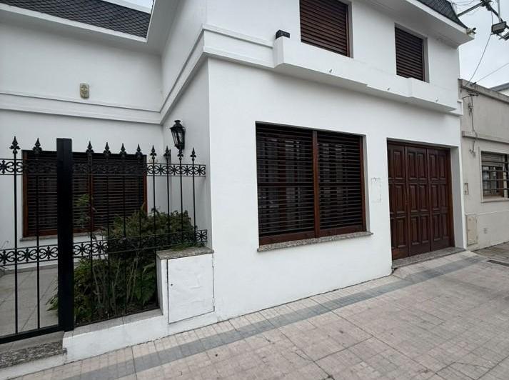 Casa · 190m² · 6 Ambientes · 1 Cochera