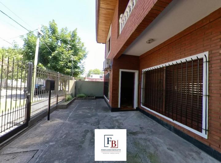 Casa · 275m² · 7 Ambientes · 3 Cocheras