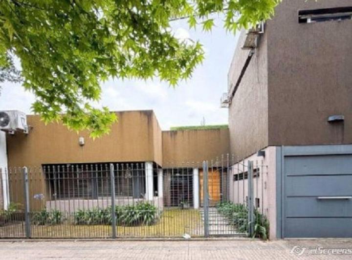 Casa · 150m² · 8 Ambientes · 1 Cochera