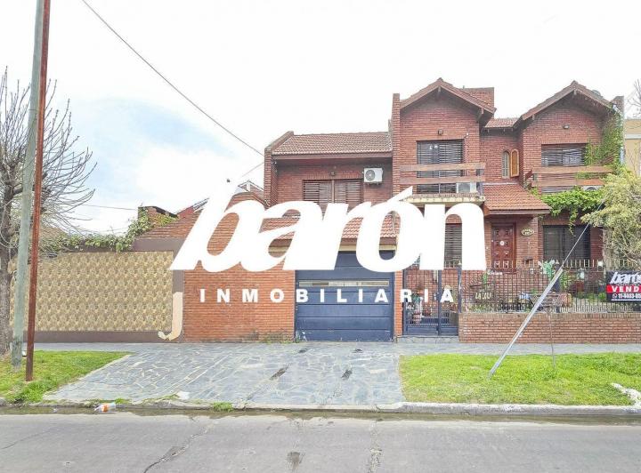 Casa · 297m² · 5 Ambientes · 2 Cocheras
