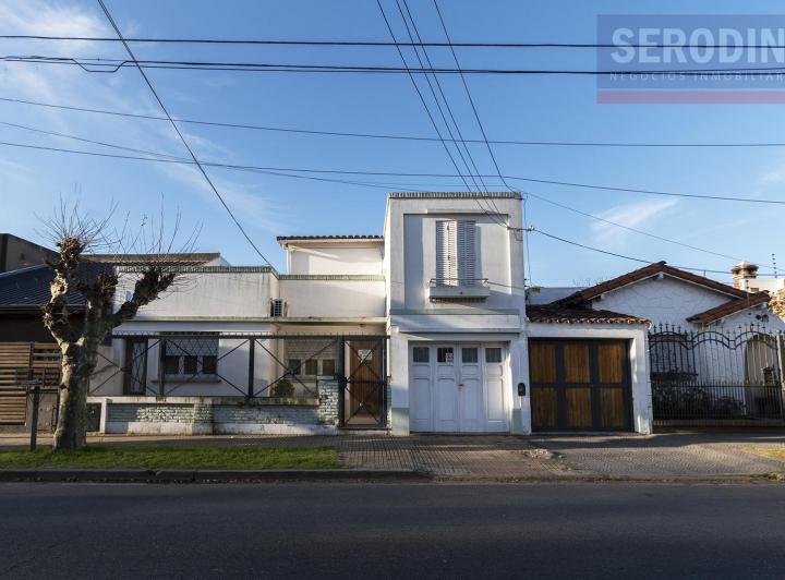 Casa · 148m² · 5 Ambientes · 2 Cocheras