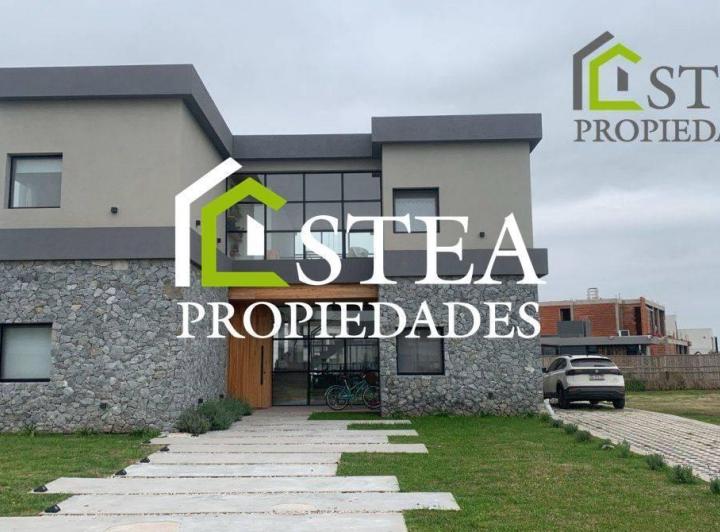 Casa · 259m² · 7 Ambientes · 2 Cocheras