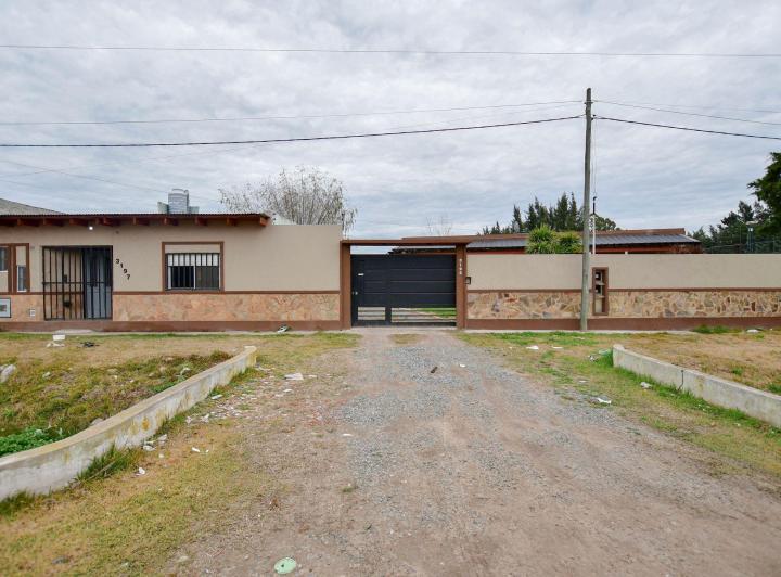 Casa · 240m² · 8 Ambientes · 4 Cocheras