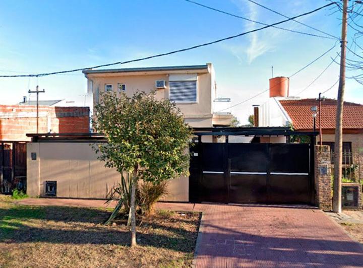 Casa · 180m² · 7 Ambientes · 3 Cocheras