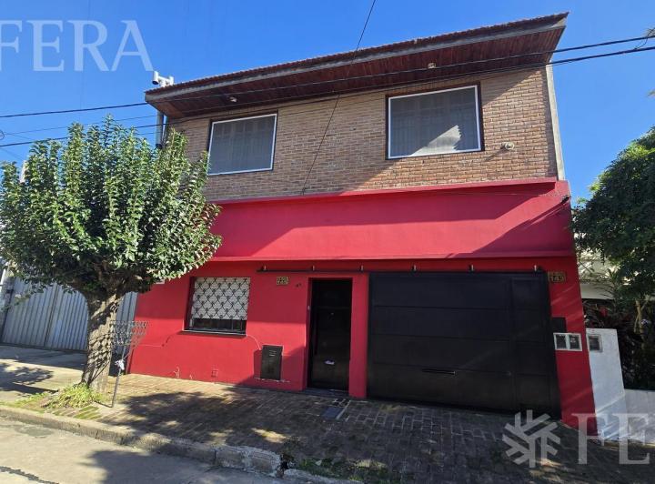 Casa · 145m² · 5 Ambientes · 1 Cochera