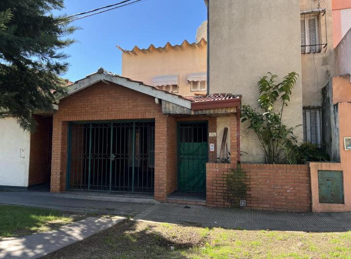 Casa · 220m² · 6 Ambientes · 1 Cochera