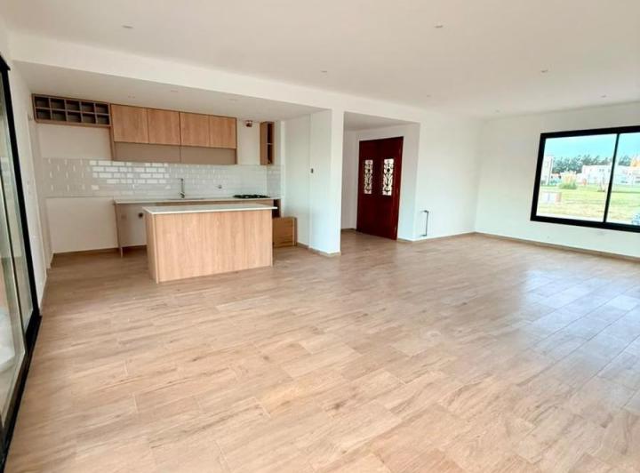 Casa · 130m² · 5 Ambientes · 2 Cocheras