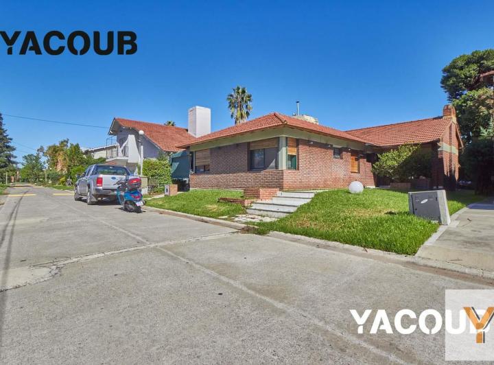 Casa · 160m² · 5 Ambientes · 2 Cocheras
