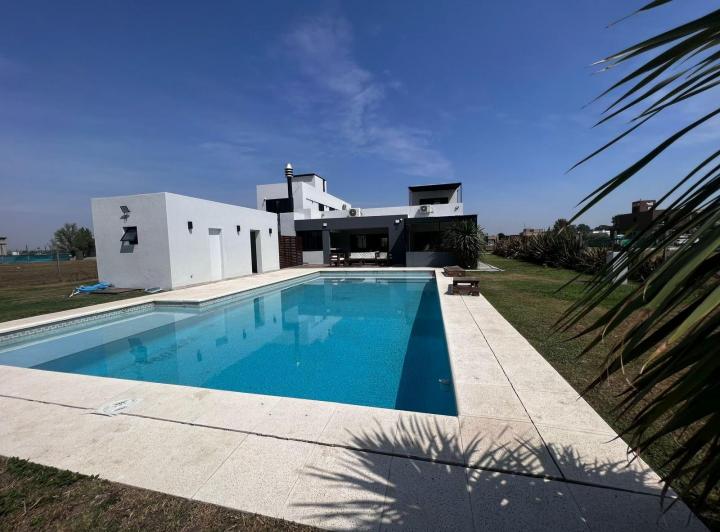 Casa · 400m² · 7 Ambientes · 5 Cocheras