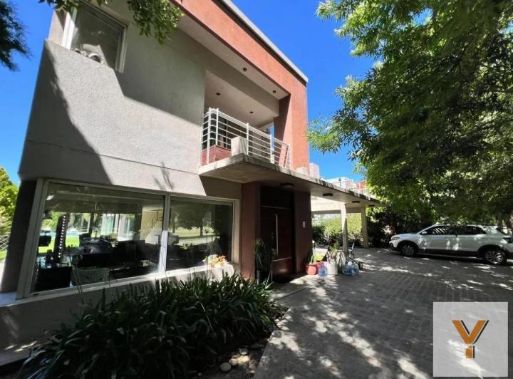 Casa · 438m² · 7 Ambientes
