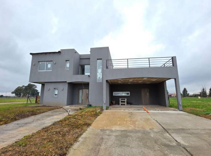 Casa · 170m² · 5 Ambientes · 2 Cocheras
