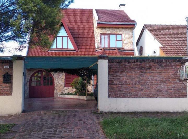 Casa · 110m² · 7 Ambientes · 4 Cocheras