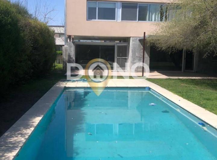 Casa · 270m² · 7 Ambientes · 2 Cocheras