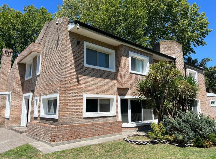 Casa · 231m² · 7 Ambientes