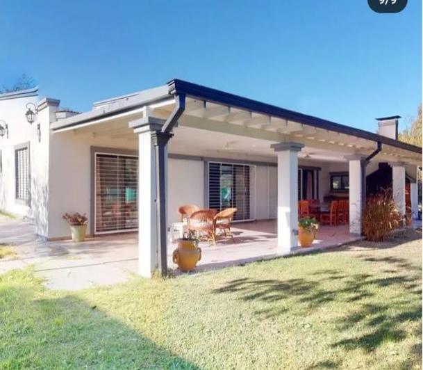 Casa · 230m² · 6 Ambientes · 2 Cocheras