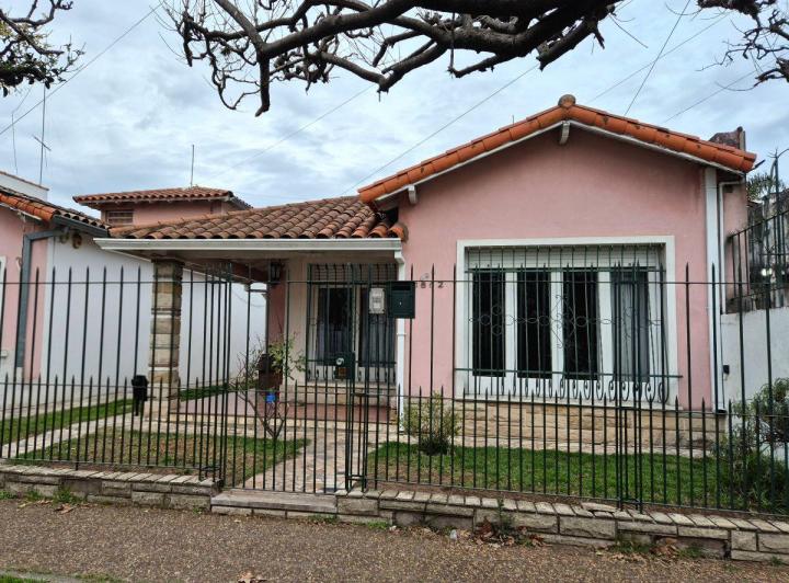 Casa · 299m² · 8 Ambientes · 4 Cocheras