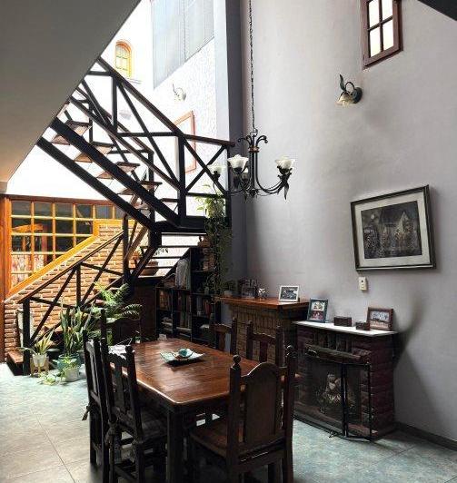 Casa · 390m² · 7 Ambientes · 6 Cocheras