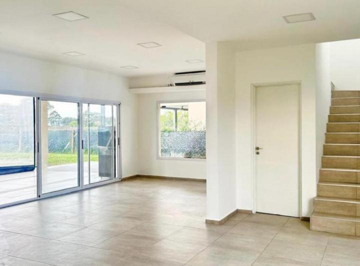 Casa · 220m² · 5 Ambientes · 2 Cocheras