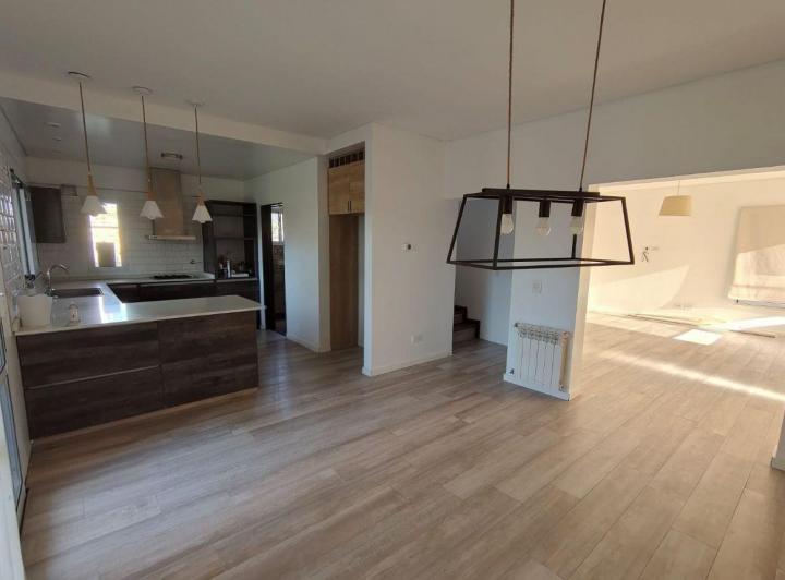 Casa · 191m² · 6 Ambientes · 2 Cocheras