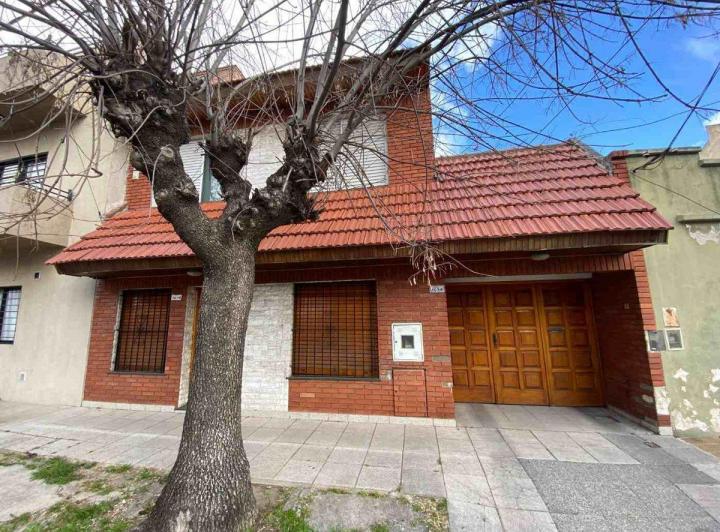 Casa · 133m² · 7 Ambientes · 3 Cocheras