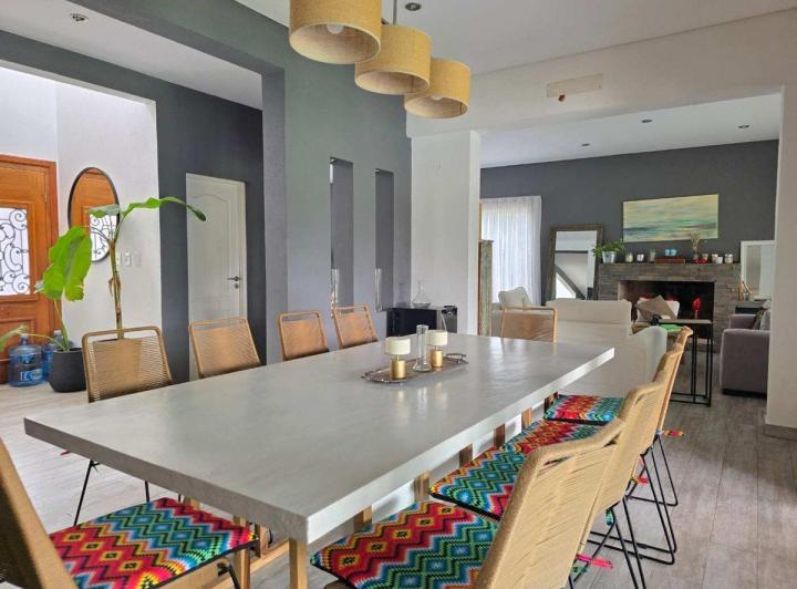 Casa · 255m² · 5 Ambientes · 3 Cocheras