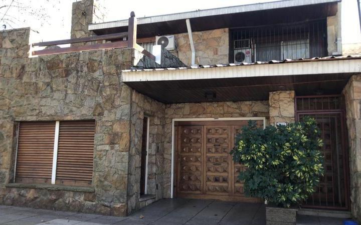 Casa · 349m² · 4 Dormitorios · 2 Cocheras