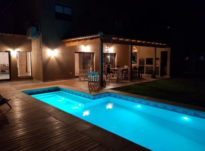 Casa · 212m² · 5 Ambientes · 2 Cocheras